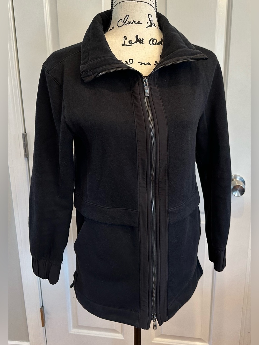 Lululemon Long Jacket Black Utility Size 4 Activewear